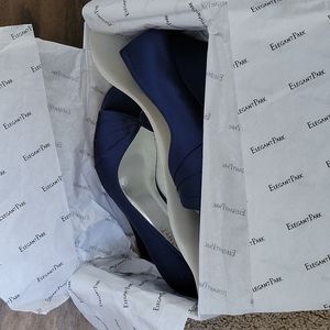 Elegant Park Navy blue Satin Wedges - Size 8